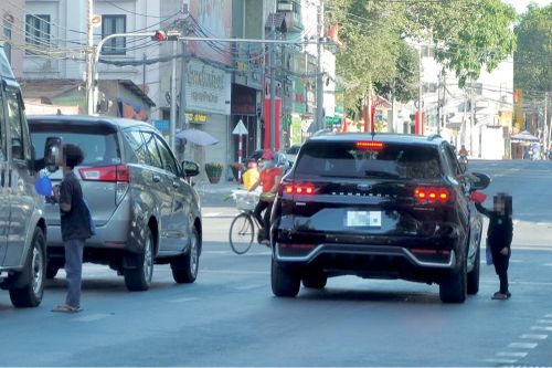 Người ăn xin 'bủa vây' các giao lộ trong những ngày Tết