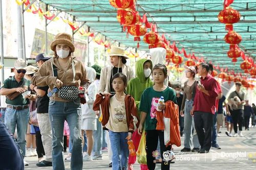 Hàng ngàn lượt khách du Xuân tại núi Chứa Chan
