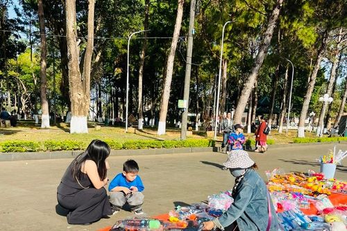 Nghề bán 'dạo' bội thu dịp Tết