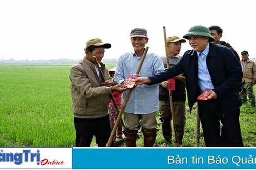 Phó Chủ tịch Thường trực UBND tỉnh Hà Sỹ Đồng kiểm tra tình hình sản xuất nông nghiệp đầu năm