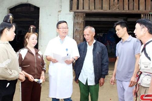 Những bác sĩ của dân bản