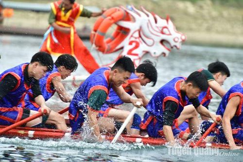 Xã Tràng Đà đoạt giải Nhất Hội đua thuyền trên sông Lô