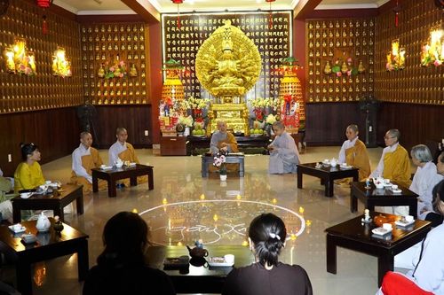 Về chùa Long Phước (Q.Bình Thạnh, TP.HCM) phổ trà ngày xuân
