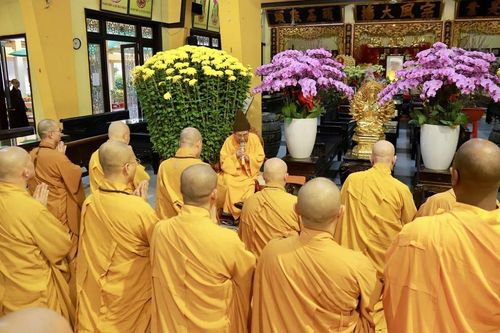 Chư Tăng Ni môn phái tổ đình Vĩnh Nghiêm khánh tuế Trưởng lão Hòa thượng Thích Đức Nghiệp