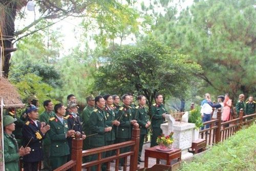 Quảng Bình: Đầu xuân, hàng nghìn du khách viếng mộ Đại tướng Võ Nguyên Giáp