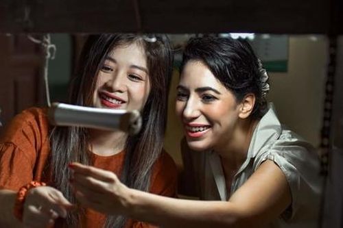 Một HTX dệt đũi của Việt Nam nổi tiếng trên kênh Youtube được CEO siêu xe Porsche đến thăm