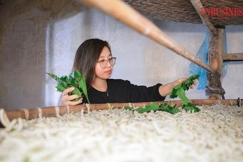 Người phụ nữ gìn giữ 'hồn cốt' của quê hương