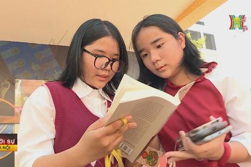 Mừng tuổi 16.000 bản sách cho khách du xuân