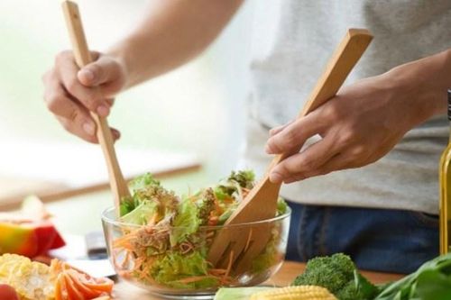 Mách bạn mẹo ăn uống mà không tăng cân ngày Tết
