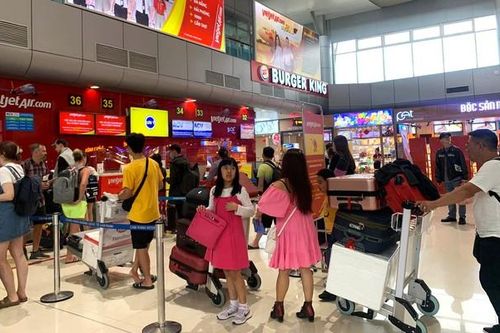 Các sân bay dần tăng nhiệt, Tân Sơn Nhất đón lượng khách 'khủng'