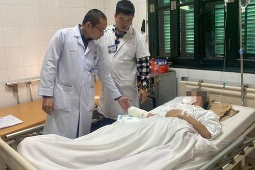 Tai nạn do đốt pháo khiến thiếu niên 15 tuổi bị cắt tay phải, không còn chức năng cầm nắm
