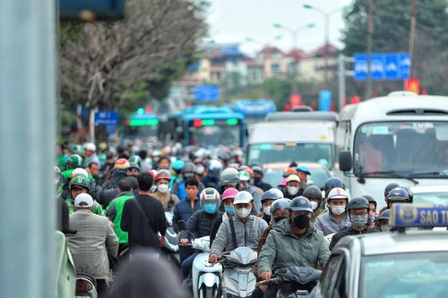 Cửa ngõ Thủ đô ùn tắc kéo dài trong ngày cuối kỳ nghỉ Tết