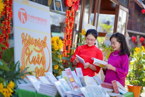 Văn hóa lì xì sách lan rộng trong Tết Giáp Thìn