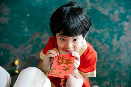 Tân cử nhân sượng trân vì bị chê lì xì 20.000 đồng là ít