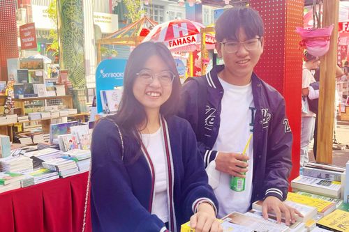Đi chơi Valentine ở Lễ hội Đường sách Tết Giáp Thìn