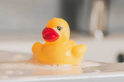 Lý do chiếc kèn đồ chơi kẹt trong phế quản bé trai