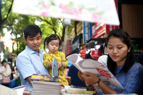 Gieo tình yêu đọc bằng văn hóa lì xì sách Tết