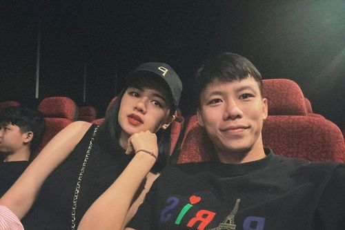 Dàn cầu thủ Việt khoe ảnh tình tứ Valentine, bất ngờ nhất là Văn Toàn