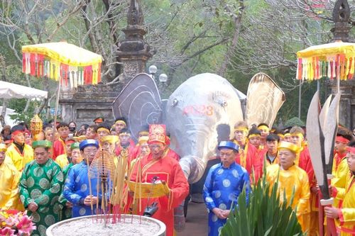 Lễ hội Gióng đền Sóc 2024: Những điều chưa biết về sự tích 8 lễ vật