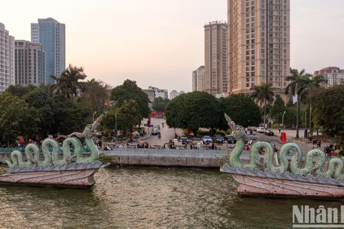 Cặp rồng gốm sứ, biểu tượng của Hồ Tây