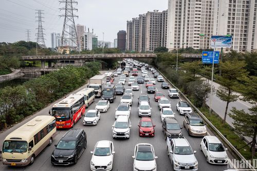 Cửa ngõ Thủ đô ùn tắc kéo dài trong ngày mùng 5 Tết