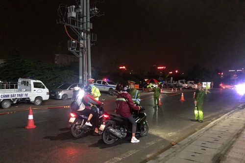 Tạm giữ hình sự nam thanh niên ở Bắc Giang, vì 'thông chốt' đo nồng độ cồn