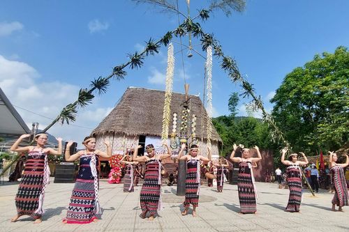 Tục ngủ duông của người Cơ Tu