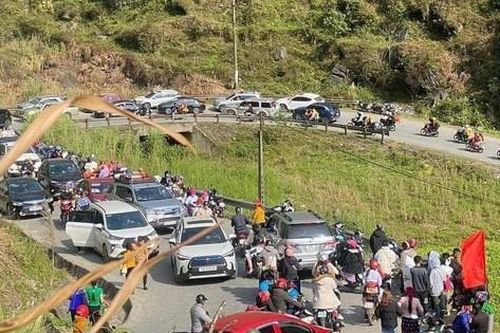 Du khách nườm nượp đến Hà Giang du xuân