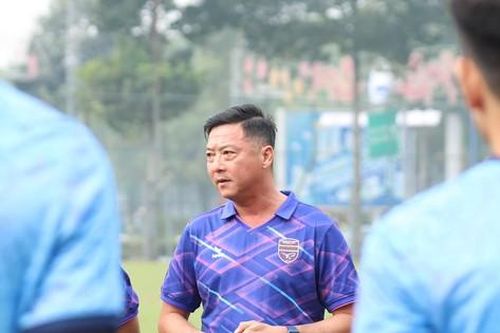 HLV Lê Huỳnh Đức được vinh danh trước ngày Night Wolf V-League trở lại