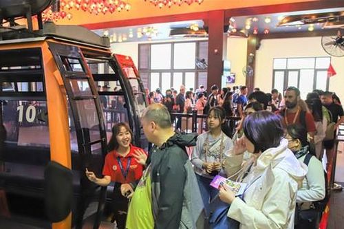 Khách đến Đà Nẵng chơi Tết tấp nập, du lịch thu gần 1.600 tỷ đồng