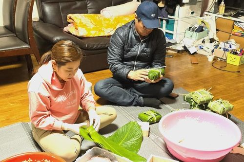 15 năm ở xứ người, 8X Hải Phòng khiến mẹ chồng Hàn mê mẩn món ăn Tết Việt