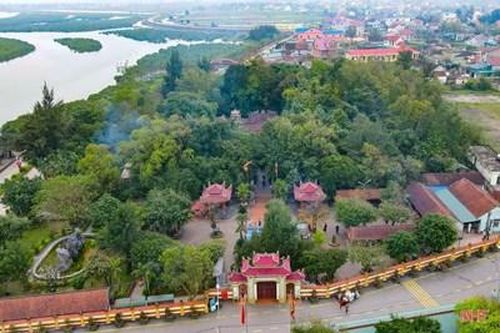 Hàng vạn người đi lễ các đền thiêng tại Hà Tĩnh
