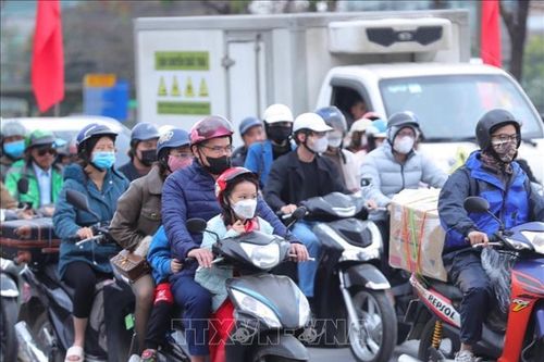 Người dân ùn ùn trở lại Hà Nội sau kỳ nghỉ Tết Nguyên đán