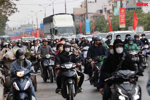 Người dân trở lại Hà Nội trong ngày cuối đợt nghỉ Tết