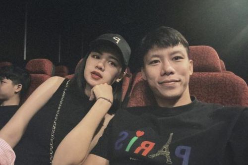 Valentine của hội cầu thủ: Quế Ngọc Hải cùng vợ đi xem phim, Hồ Tấn Tài, Thành Chung 'nịnh vợ yêu' cực tình