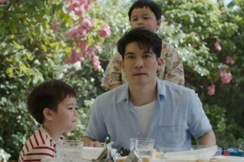 Nghe câu chồng mắng con, tôi giật mình nhìn đôi tay mình rồi ứa nước mắt chua chát