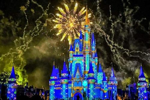 Rộn ràng sắc Tết nguyên đán tại Công viên Disneyland của Mỹ