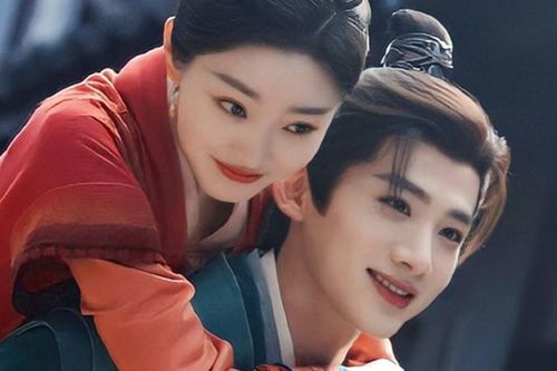 Cư dân mạng xứ Trung khuyên Tống Dật chia tay Bạch Kính Đình