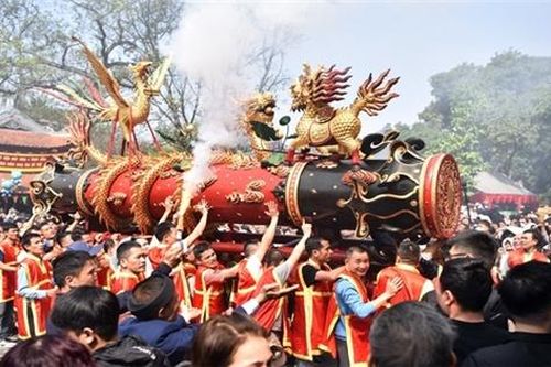 Rực rỡ và sôi động lễ hội rước pháo Đồng Kỵ