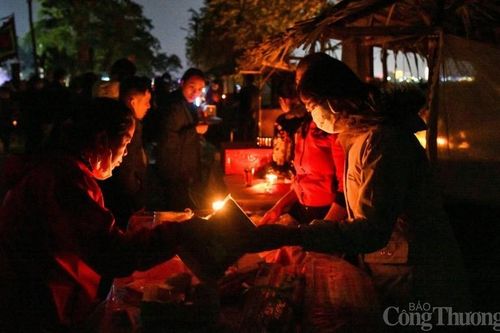 Về Bắc Ninh đi phiên chợ ma mị, mỗi năm chỉ họp một lần