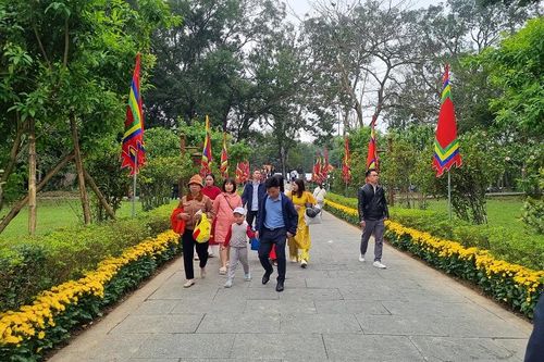 Khu di tích quốc gia đặc biệt Lam Kinh hút khách những ngày đầu xuân