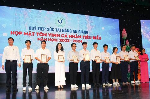 Quỹ Tiếp sức tài năng An Giang họp mặt, tôn vinh cá nhân tiêu biểu năm học 2023 – 2024