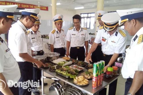 Nhiều đơn vị quân đội tổ chức vui Xuân, đón Tết, duy trì nghiêm trực sẵn sàng chiến đấu cao