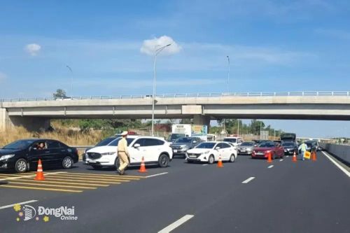 Ùn ứ nhiều nơi trên đường cao tốc, quốc lộ qua Đồng Nai vào ngày cuối kỳ nghỉ Tết