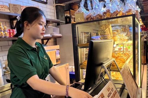 Sinh viên Gia Lai làm thêm xuyên Tết