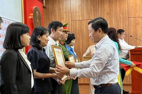 Tiếp tục mở rộng dân chủ