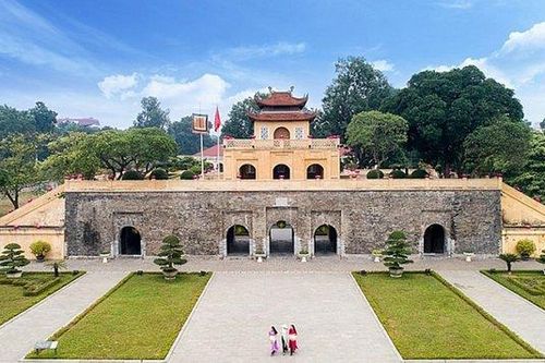 Đầu năm mới Hà Nội đón hàng vạn lượt khách tham quan di tích lịch sử