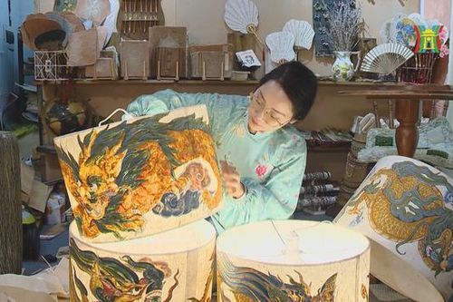 Hình tượng rồng trên chất liệu giấy truyền thống