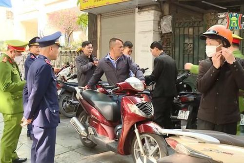 Nhiều điểm trông, giữ phương tiện sai quy định dịp Tết