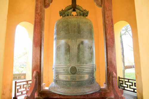 Mục sở thị bảo vật quốc gia trong đệ nhất cổ tự ở cố đô Huế